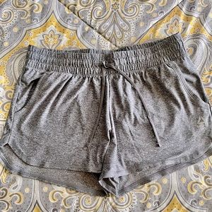 ✨Short pants Reebok✨ Perfect for workouts or hot weather ☀️